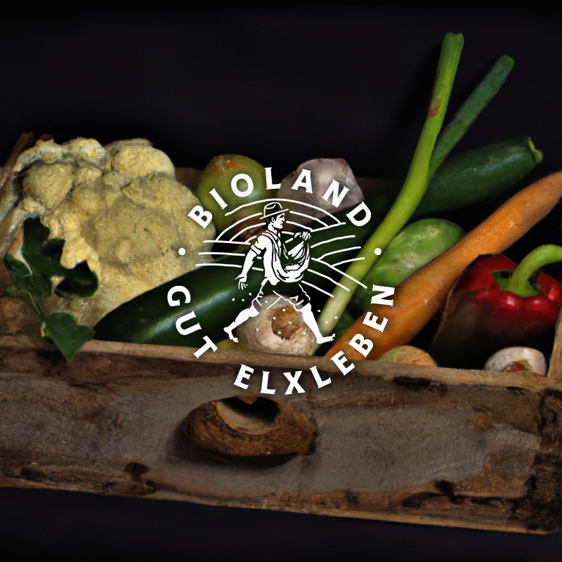 Bioland Gut Elxleben - Logo MockUp auf einem Stillleben mit Gemüsekiste